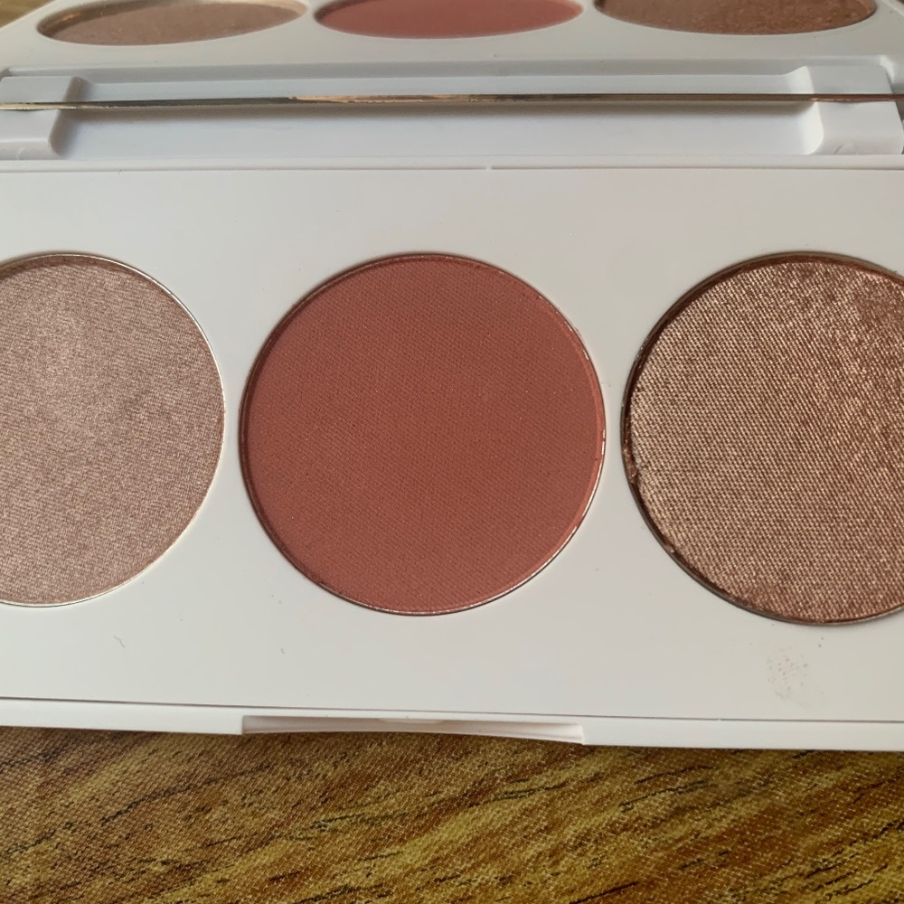 Ofra eyeshadow palette